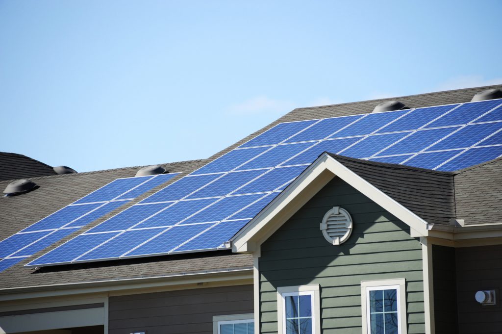 Energías renovables producidas en los hogares podrán ser comercializadas