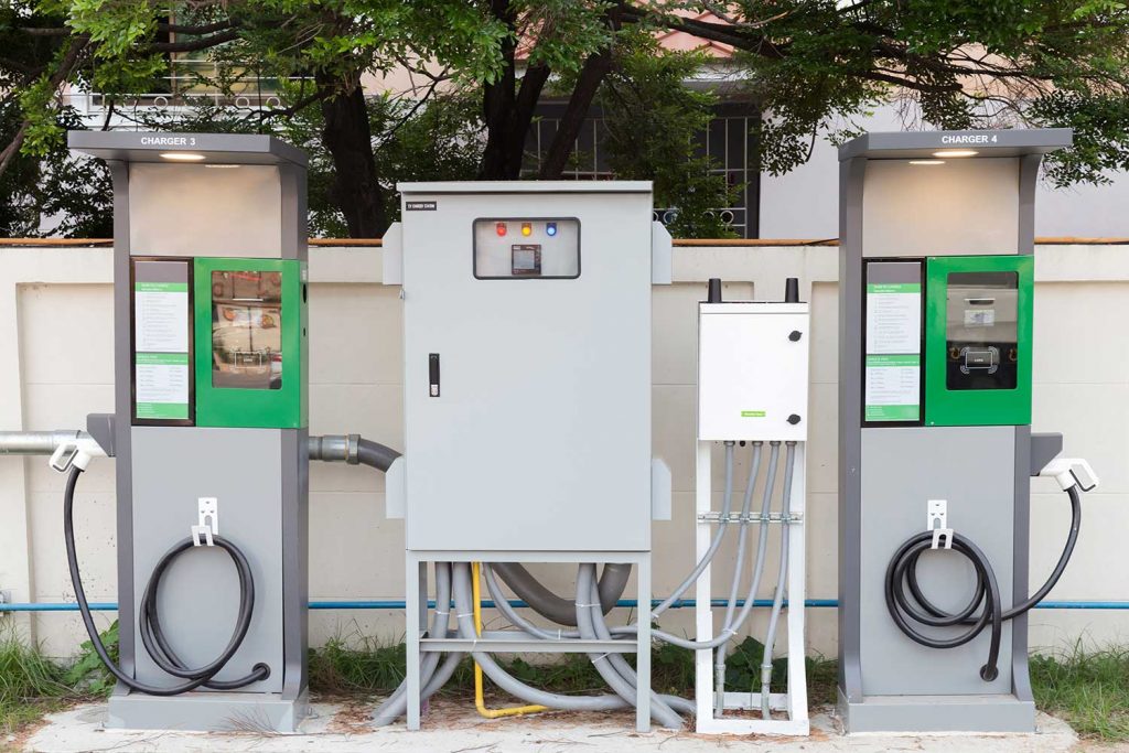 The charging network, a challenge for electric vehicle adoption charging-network-electric-vehicle-utilities